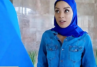 Teensy-weensy muslim girl receives fur pie screwed by two dopey movers