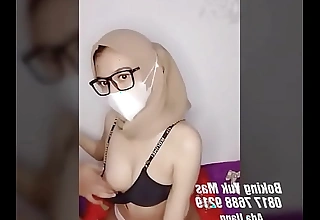 Bokep Indonesia xxx Mahasiswi Jilbab Sexy Ngentot di Kos Kosan - free porn free porn ukhtinakal