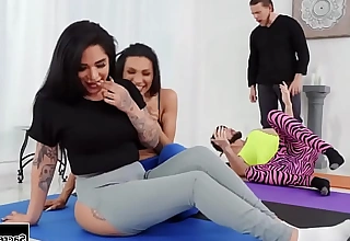 Yoga instructor barebacks tgirls Jessy Dubai helter-skelter an increment of Jane Marie
