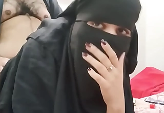 Pakistani Stepmom Respecting Hijaab Coition Nigh Her Stepson