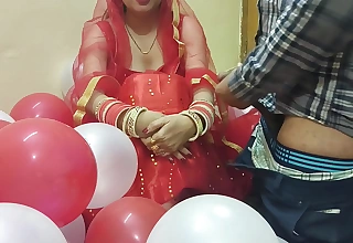 Primary Night of a Newly Married Desi Beautiful Hot Tie the knot Fucked wide of Economize in Hindi